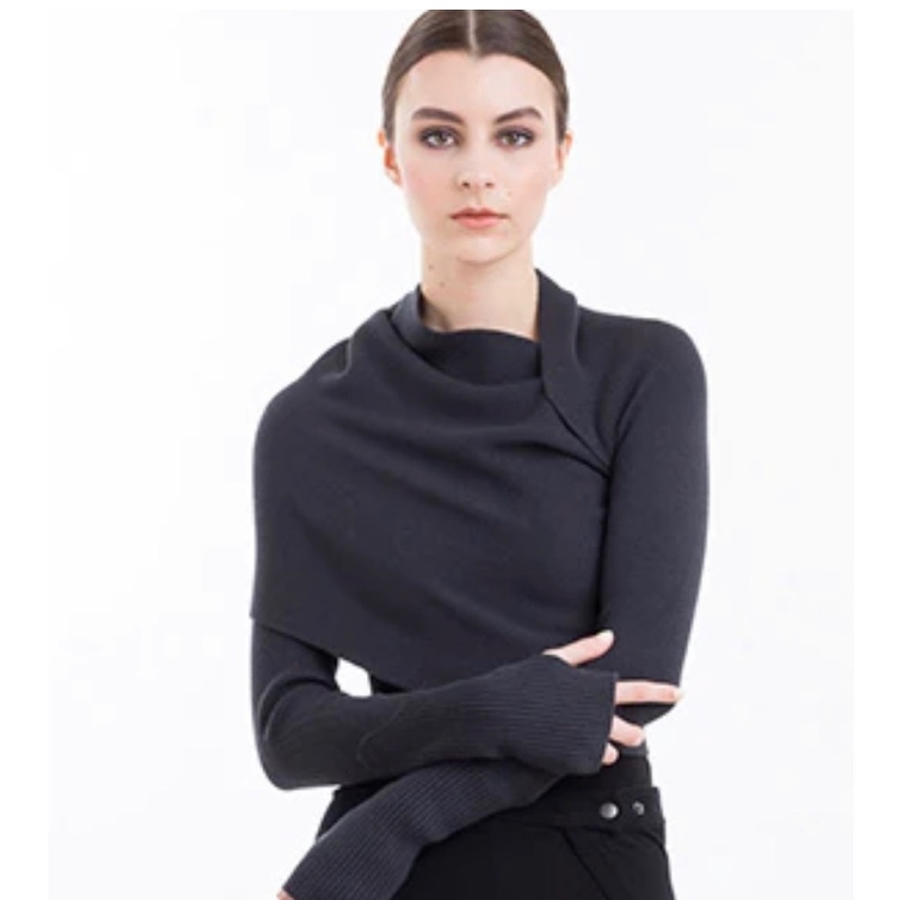 Fine merino sleeve shrug in black
